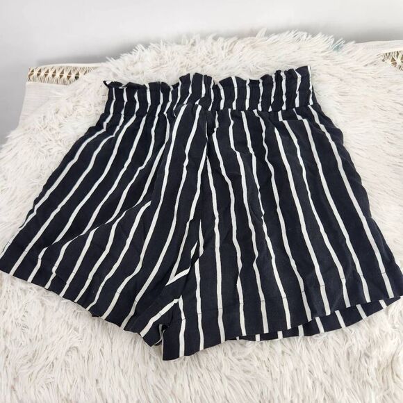 Ambiance Apparel Black White Pinstripe Dress Shorts Women's Size Small - Picture 8 of 8